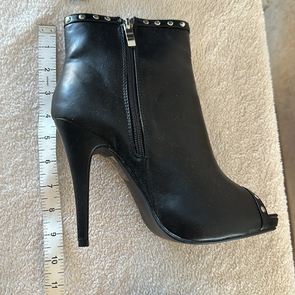 NWT Torrid Peep Toe Stud Heel Bootie - Picture 6 of 10
